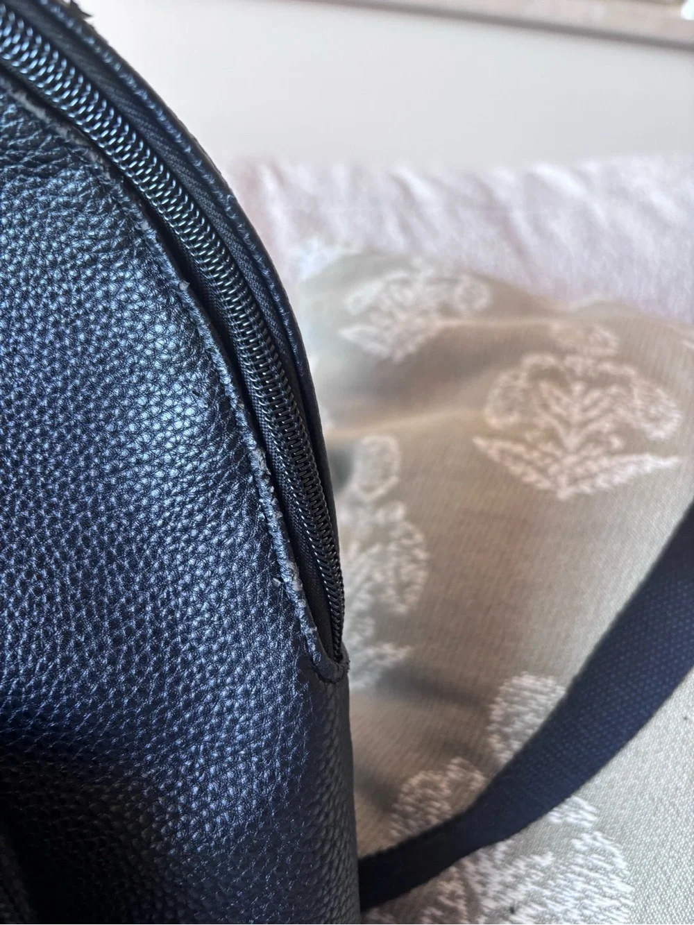 Black Leather Men's Backpack - Classic Pebbled Design